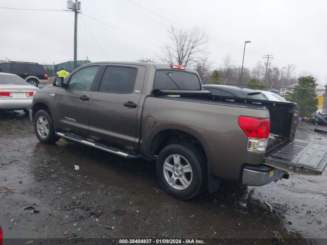 Photo 2 VIN: 5TFDW5F11AX122047 - TOYOTA TUNDRA 