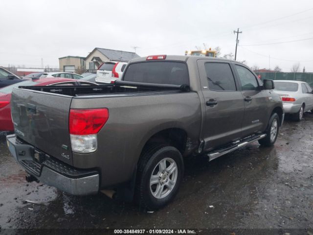 Photo 3 VIN: 5TFDW5F11AX122047 - TOYOTA TUNDRA 