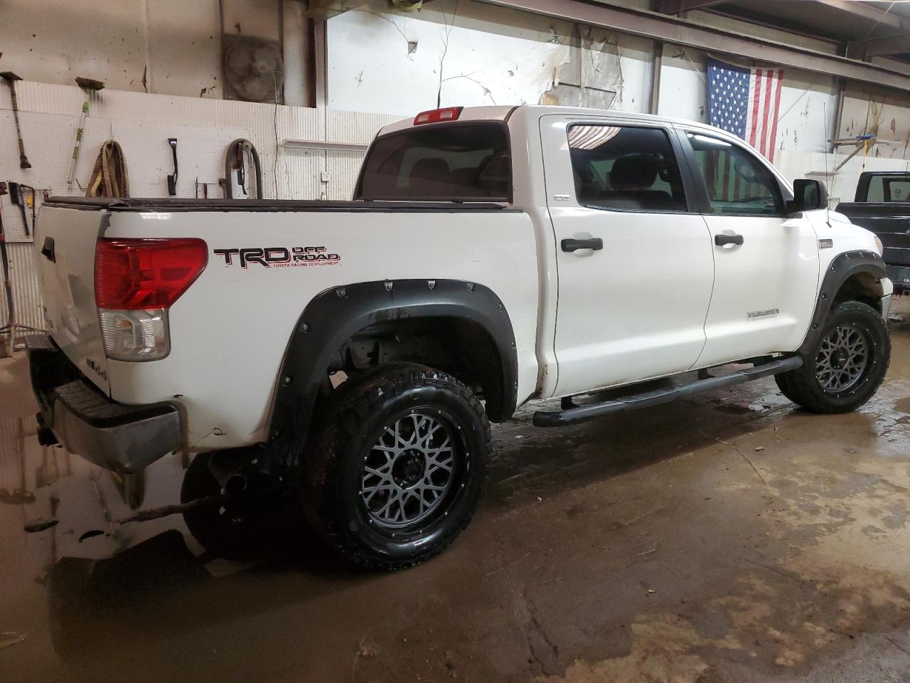 Photo 2 VIN: 5TFDW5F11BX192035 - TOYOTA TUNDRA 