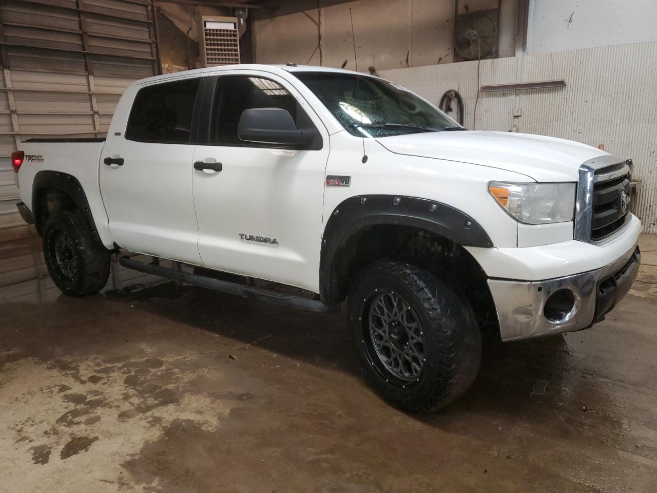 Photo 3 VIN: 5TFDW5F11BX192035 - TOYOTA TUNDRA 