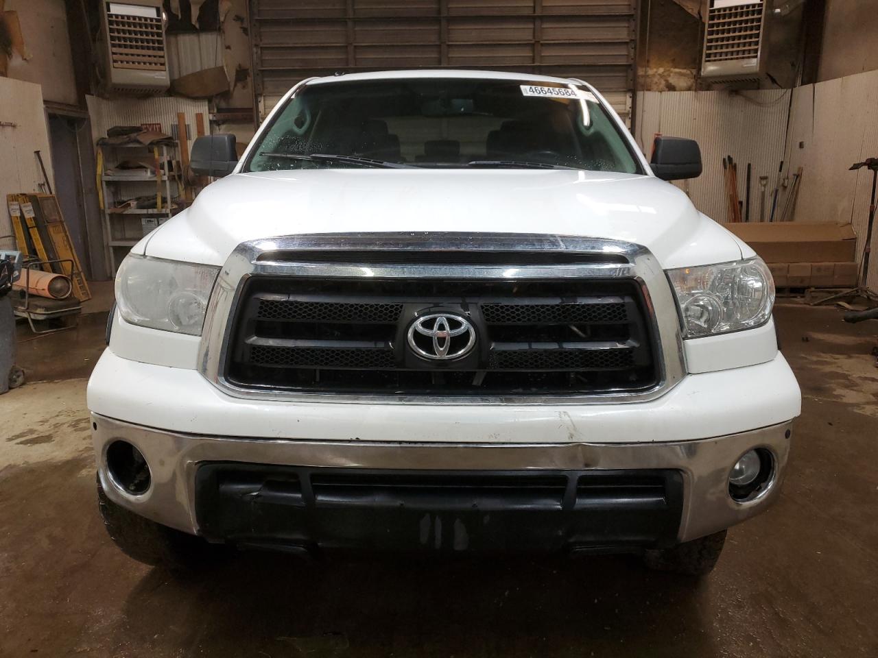 Photo 4 VIN: 5TFDW5F11BX192035 - TOYOTA TUNDRA 