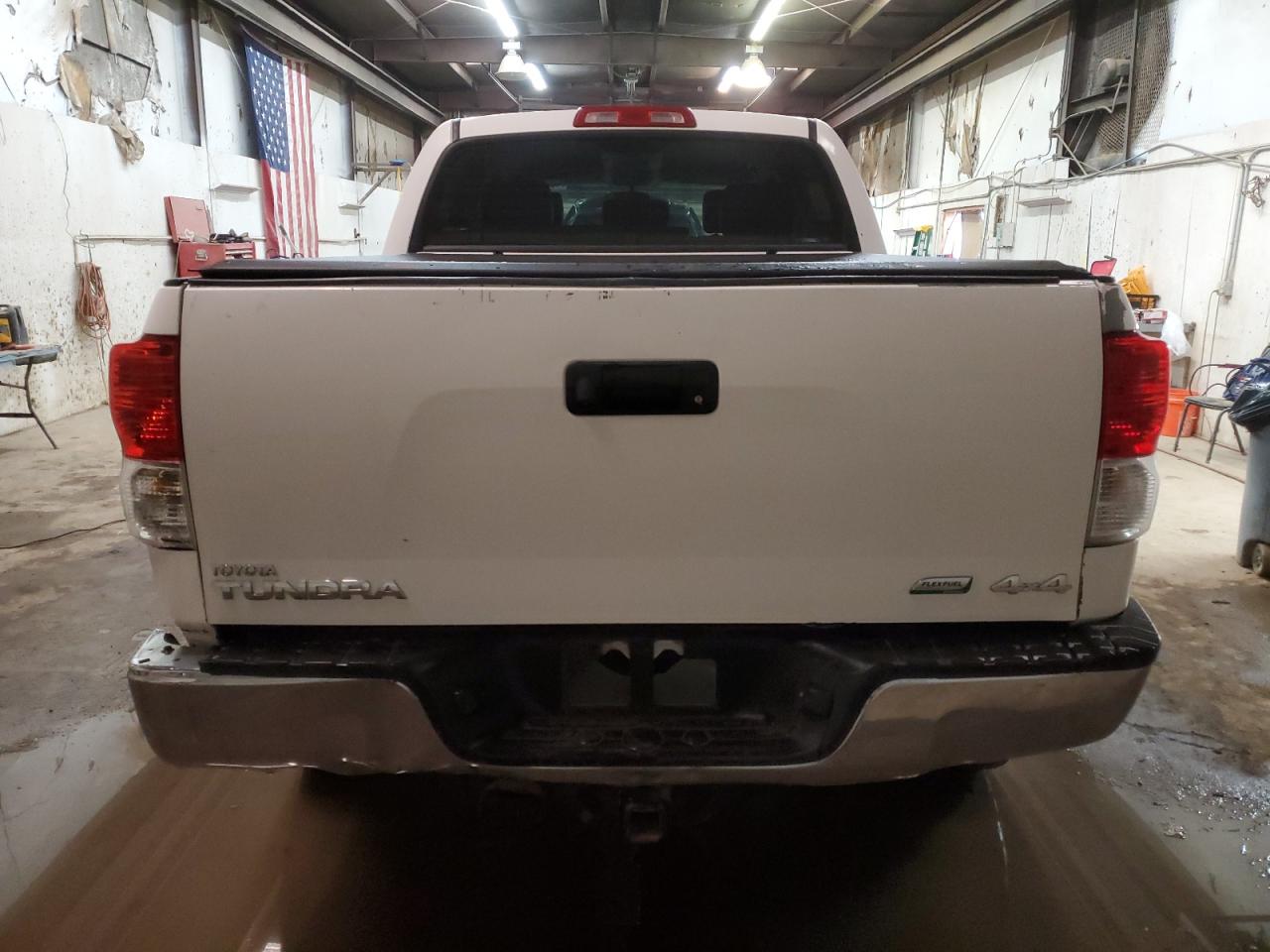 Photo 5 VIN: 5TFDW5F11BX192035 - TOYOTA TUNDRA 