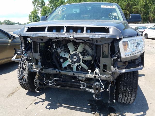 Photo 8 VIN: 5TFDW5F11HX584716 - TOYOTA TUNDRA CRE 