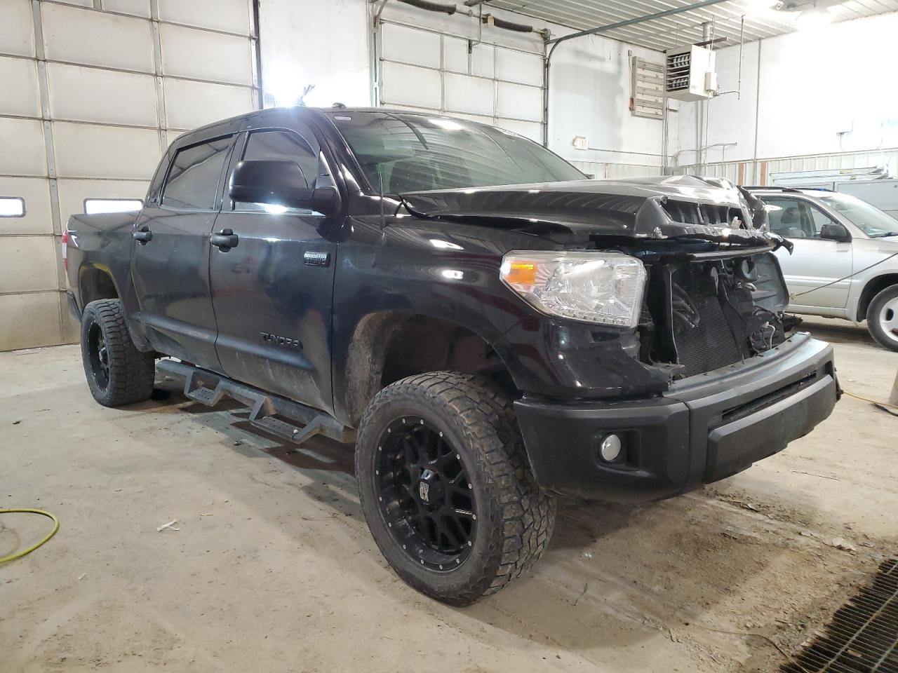 Photo 3 VIN: 5TFDW5F11HX609534 - TOYOTA TUNDRA 