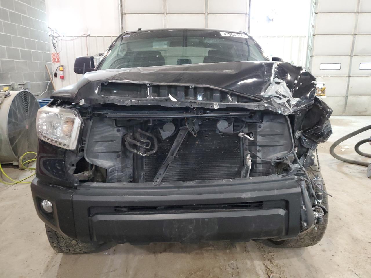 Photo 4 VIN: 5TFDW5F11HX609534 - TOYOTA TUNDRA 