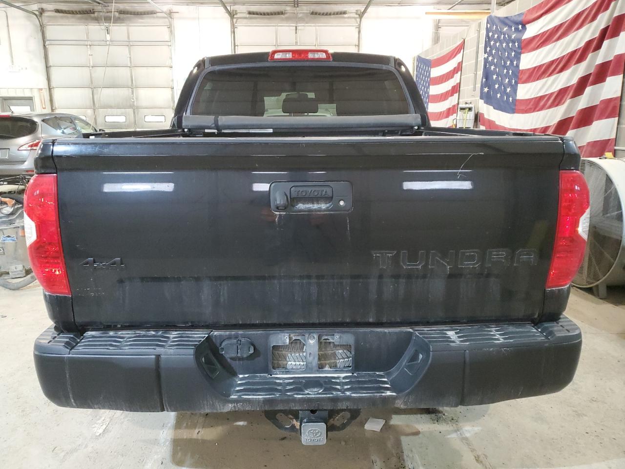 Photo 5 VIN: 5TFDW5F11HX609534 - TOYOTA TUNDRA 