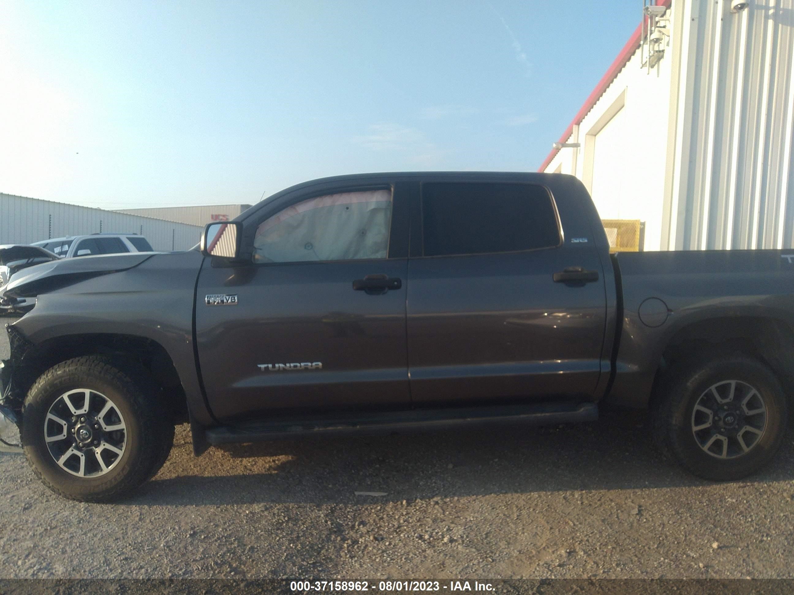 Photo 14 VIN: 5TFDW5F11HX650715 - TOYOTA TUNDRA 