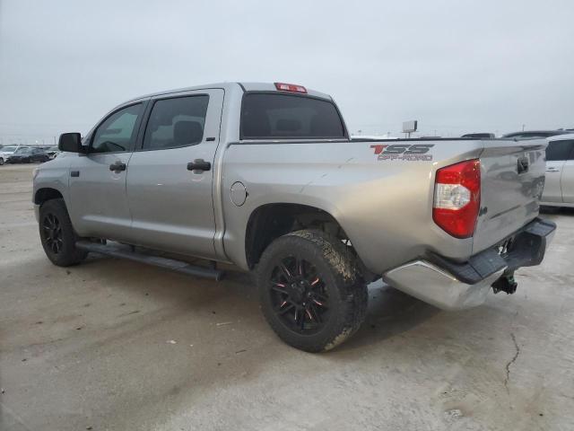 Photo 1 VIN: 5TFDW5F11JX715813 - TOYOTA TUNDRA CRE 