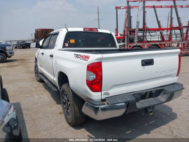 Photo 2 VIN: 5TFDW5F11JX728769 - TOYOTA TUNDRA 