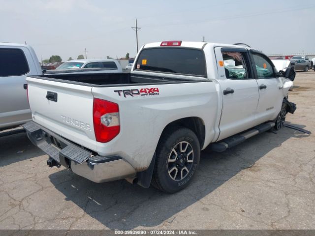 Photo 3 VIN: 5TFDW5F11JX728769 - TOYOTA TUNDRA 