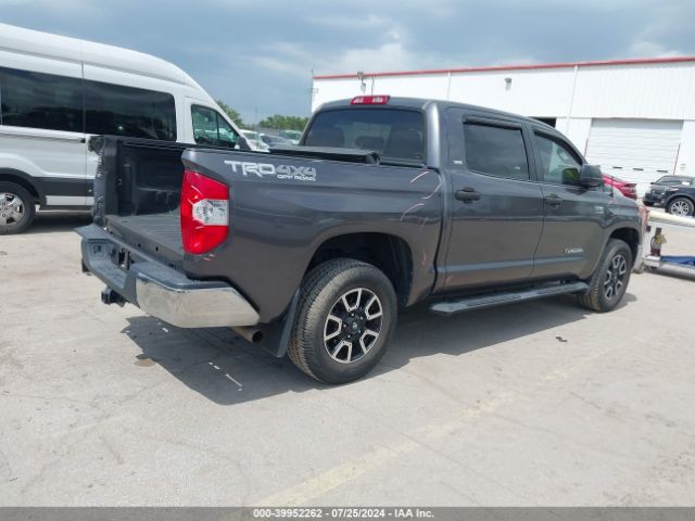 Photo 3 VIN: 5TFDW5F11JX769323 - TOYOTA TUNDRA 