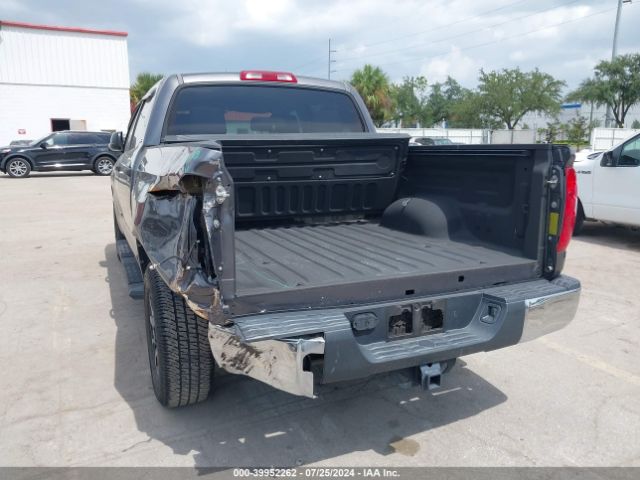 Photo 5 VIN: 5TFDW5F11JX769323 - TOYOTA TUNDRA 