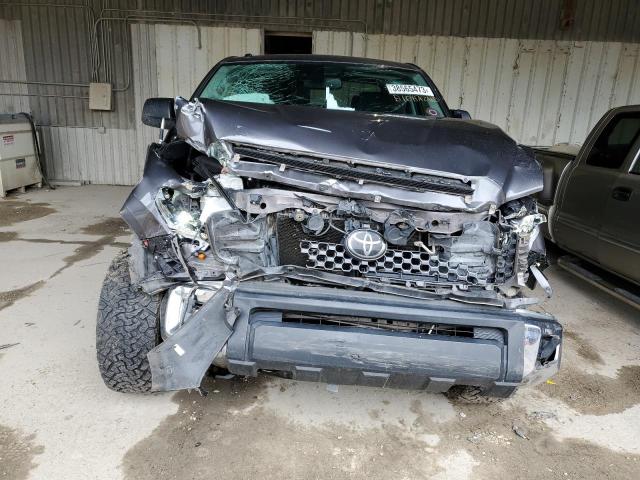 Photo 4 VIN: 5TFDW5F11KX857869 - TOYOTA TUNDRA CRE 