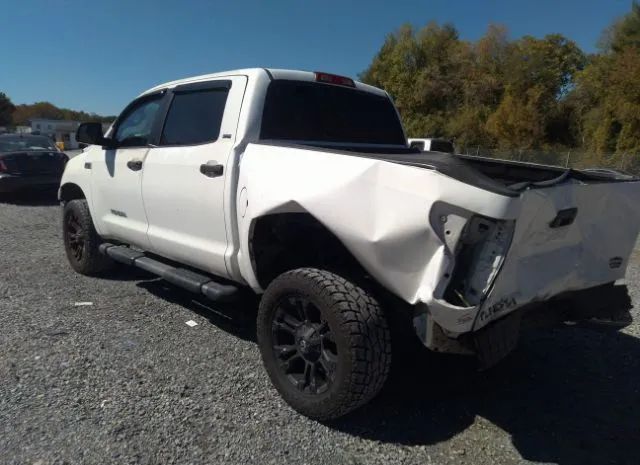 Photo 2 VIN: 5TFDW5F12BX160825 - TOYOTA TUNDRA 4WD TRUCK 