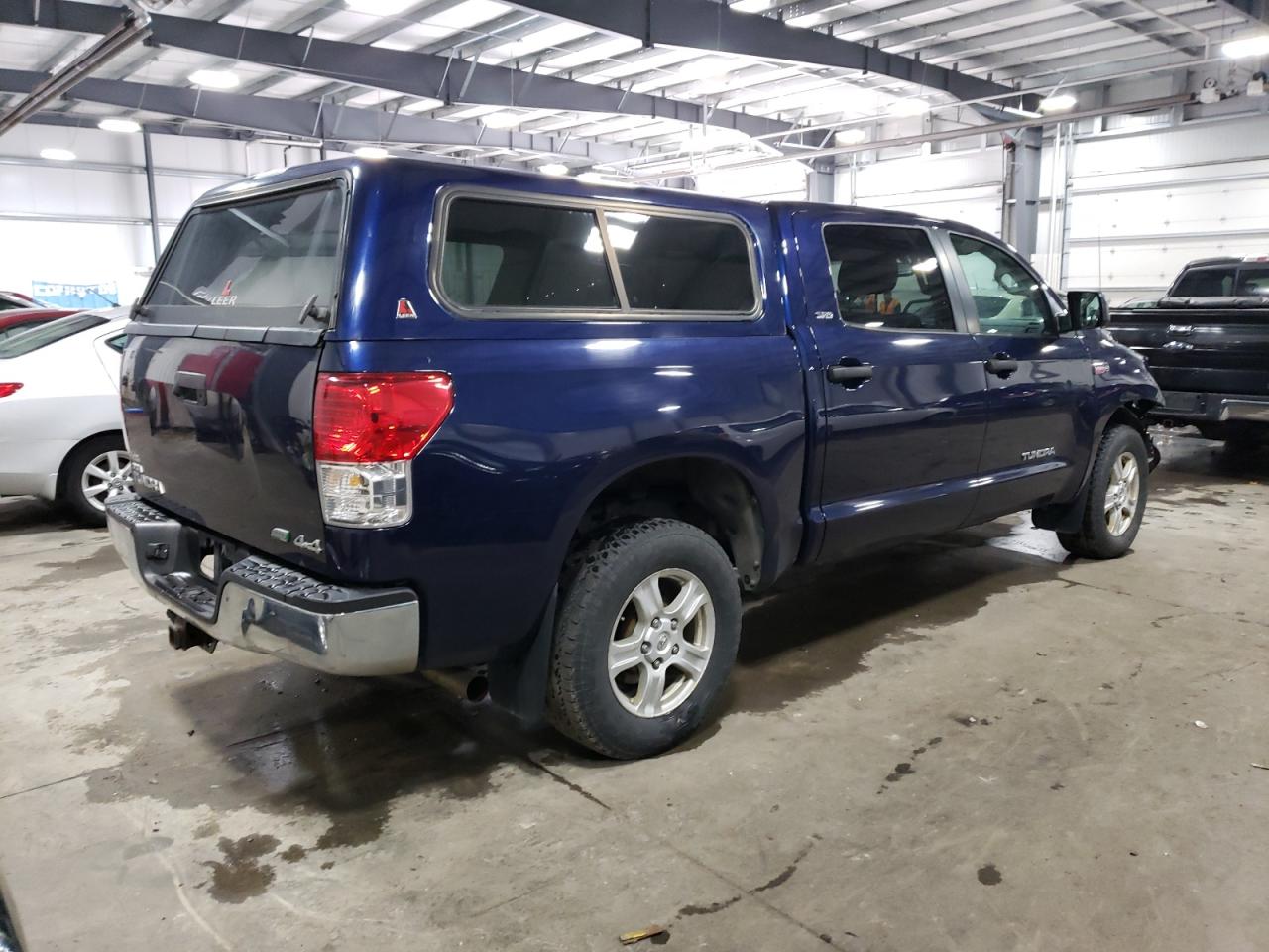 Photo 2 VIN: 5TFDW5F12BX172604 - TOYOTA TUNDRA 