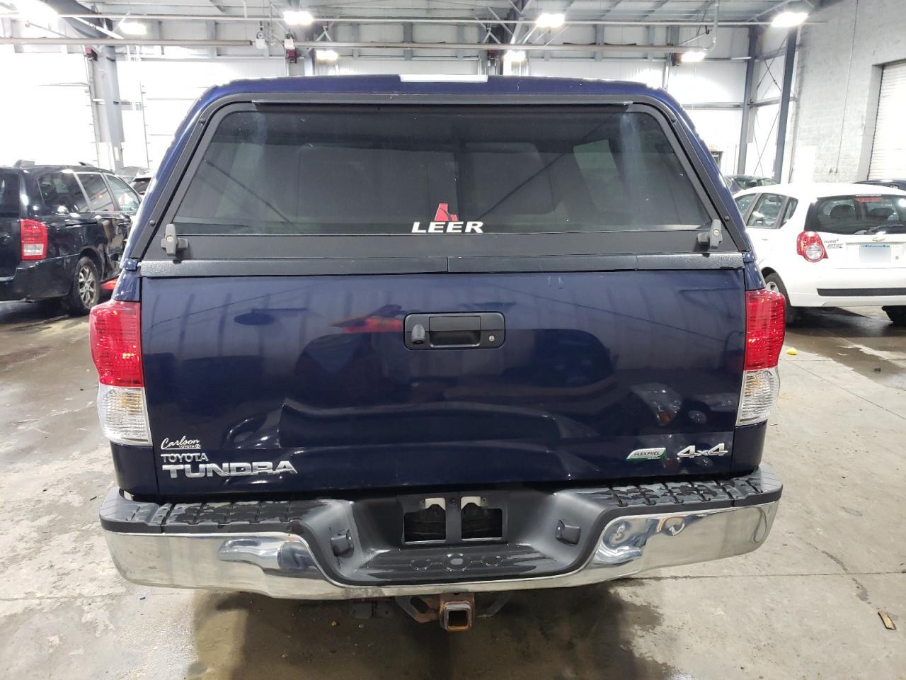 Photo 5 VIN: 5TFDW5F12BX172604 - TOYOTA TUNDRA 