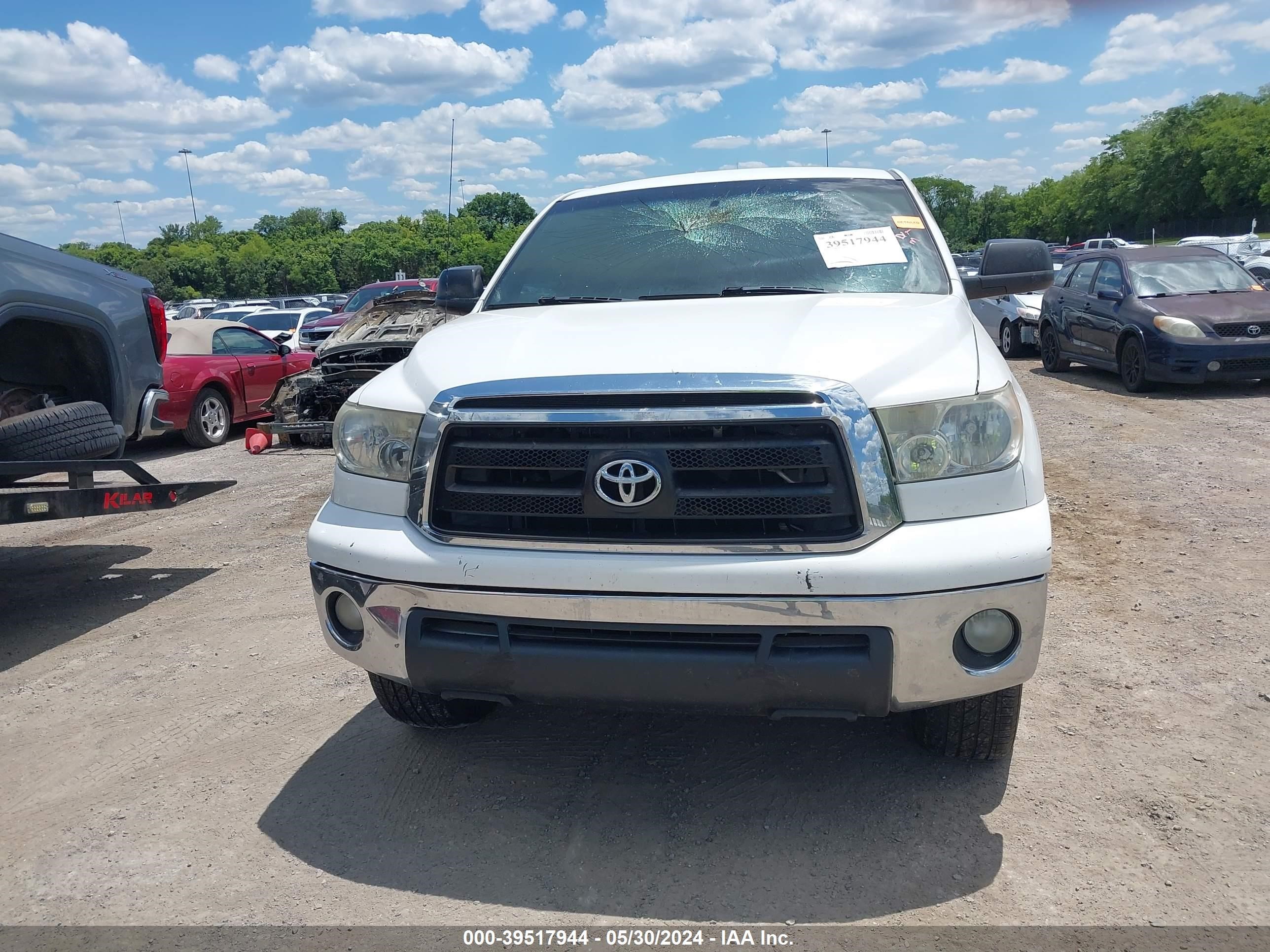 Photo 11 VIN: 5TFDW5F12BX173087 - TOYOTA TUNDRA 