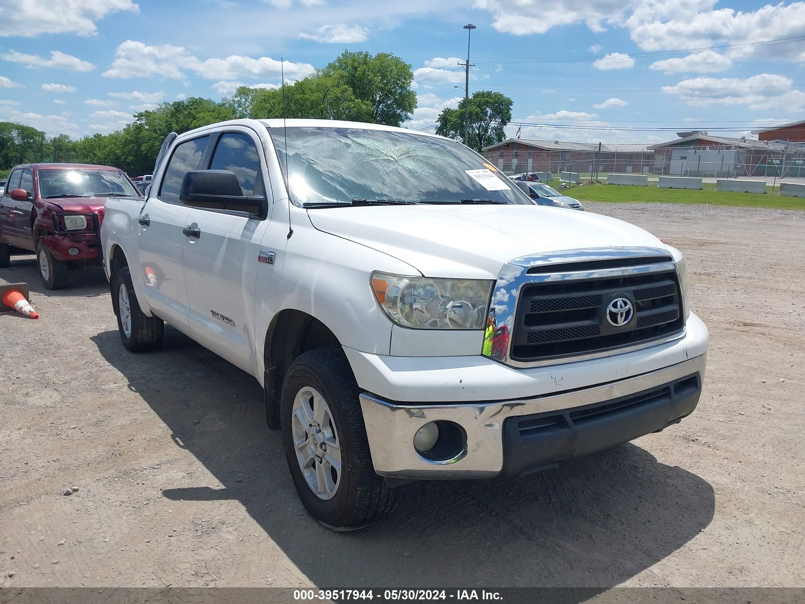 Photo 12 VIN: 5TFDW5F12BX173087 - TOYOTA TUNDRA 