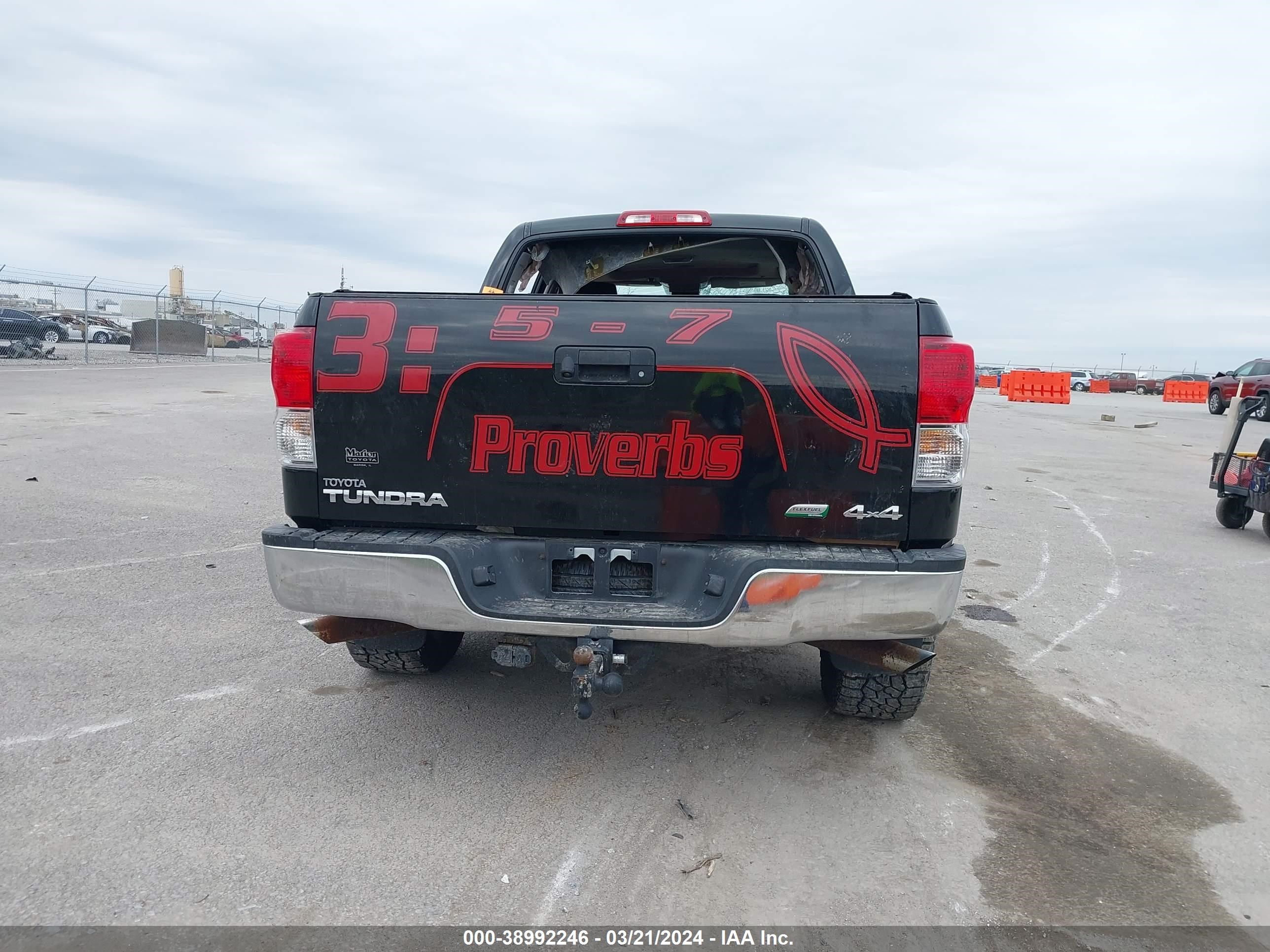 Photo 16 VIN: 5TFDW5F12DX317868 - TOYOTA TUNDRA 