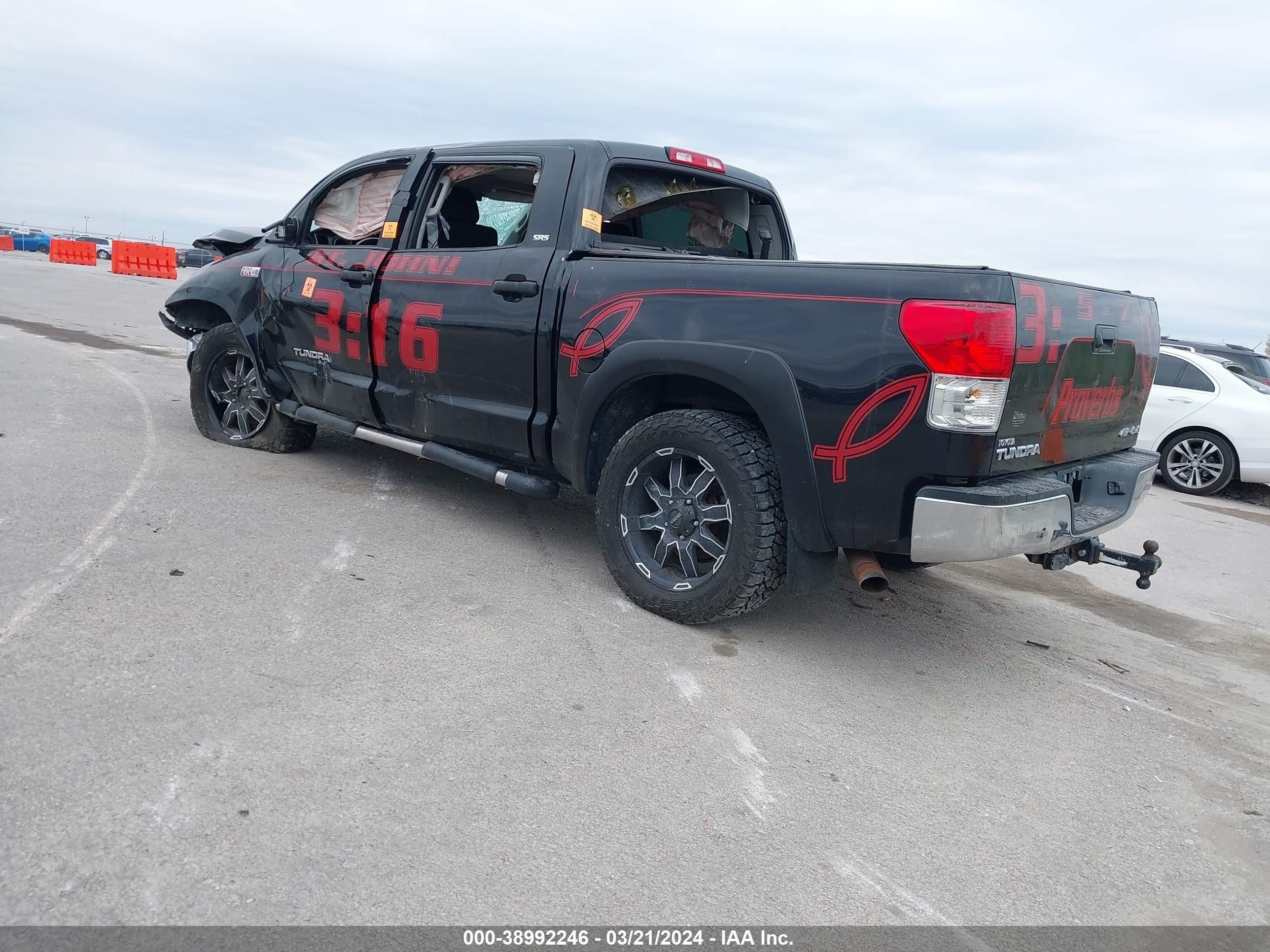 Photo 3 VIN: 5TFDW5F12DX317868 - TOYOTA TUNDRA 