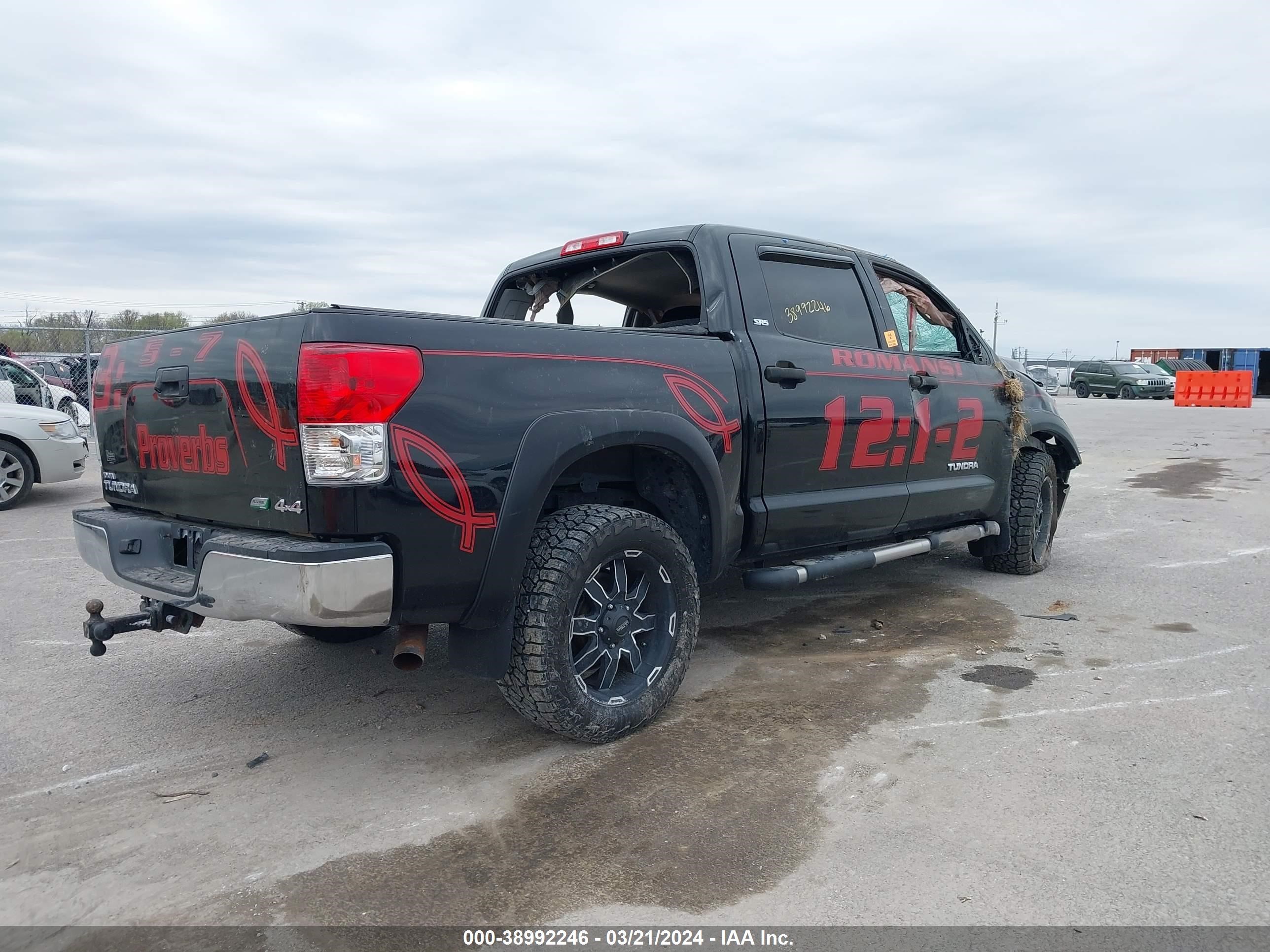 Photo 4 VIN: 5TFDW5F12DX317868 - TOYOTA TUNDRA 