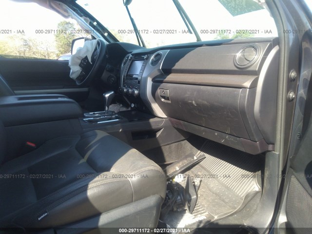 Photo 4 VIN: 5TFDW5F12JX709812 - TOYOTA TUNDRA 4WD 