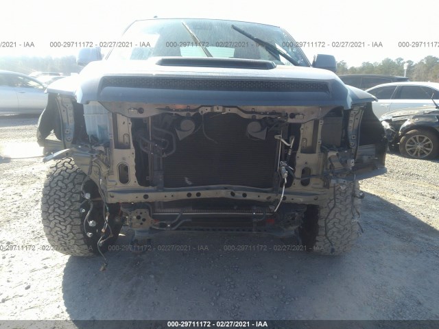 Photo 5 VIN: 5TFDW5F12JX709812 - TOYOTA TUNDRA 4WD 