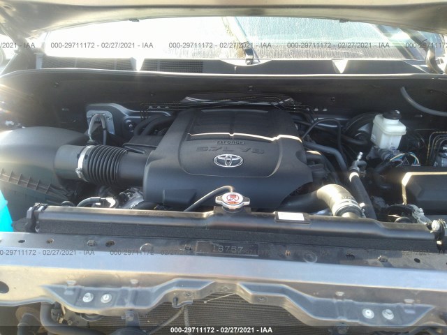 Photo 9 VIN: 5TFDW5F12JX709812 - TOYOTA TUNDRA 4WD 