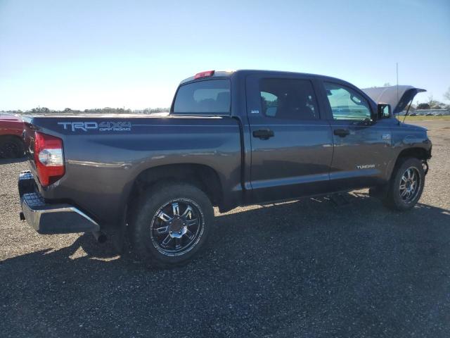 Photo 2 VIN: 5TFDW5F12JX768293 - TOYOTA TUNDRA CRE 