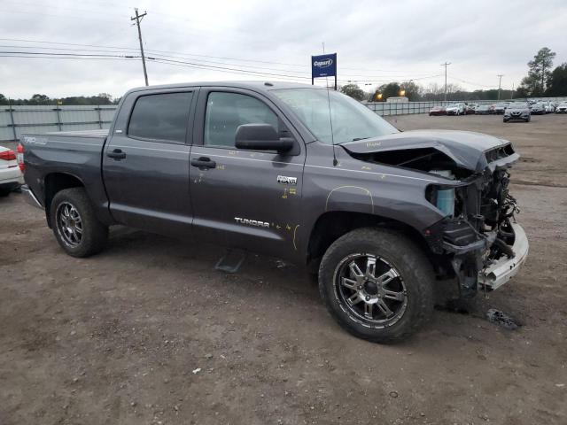 Photo 3 VIN: 5TFDW5F12JX768293 - TOYOTA TUNDRA CRE 