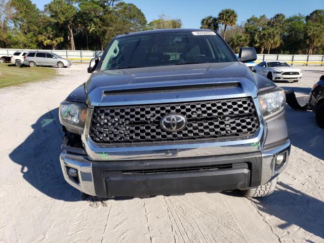 Photo 4 VIN: 5TFDW5F12KX793485 - TOYOTA TUNDRA CRE 