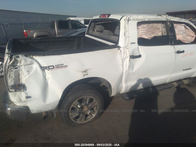 Photo 5 VIN: 5TFDW5F13BX177049 - TOYOTA TUNDRA 4WD TRUCK 