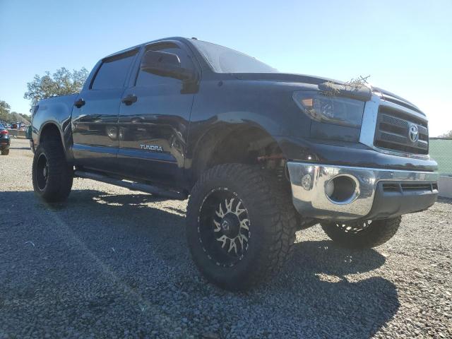 Photo 3 VIN: 5TFDW5F13CX215901 - TOYOTA TUNDRA CRE 