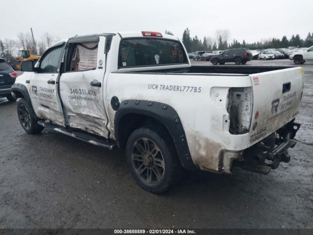 Photo 2 VIN: 5TFDW5F13DX317961 - TOYOTA TUNDRA 