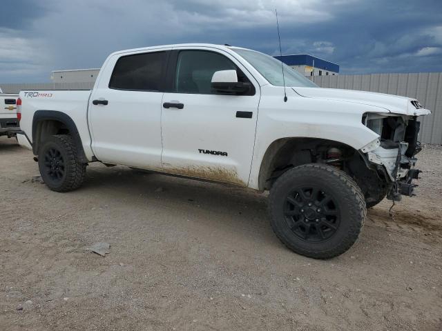 Photo 3 VIN: 5TFDW5F13GX506758 - TOYOTA TUNDRA CRE 