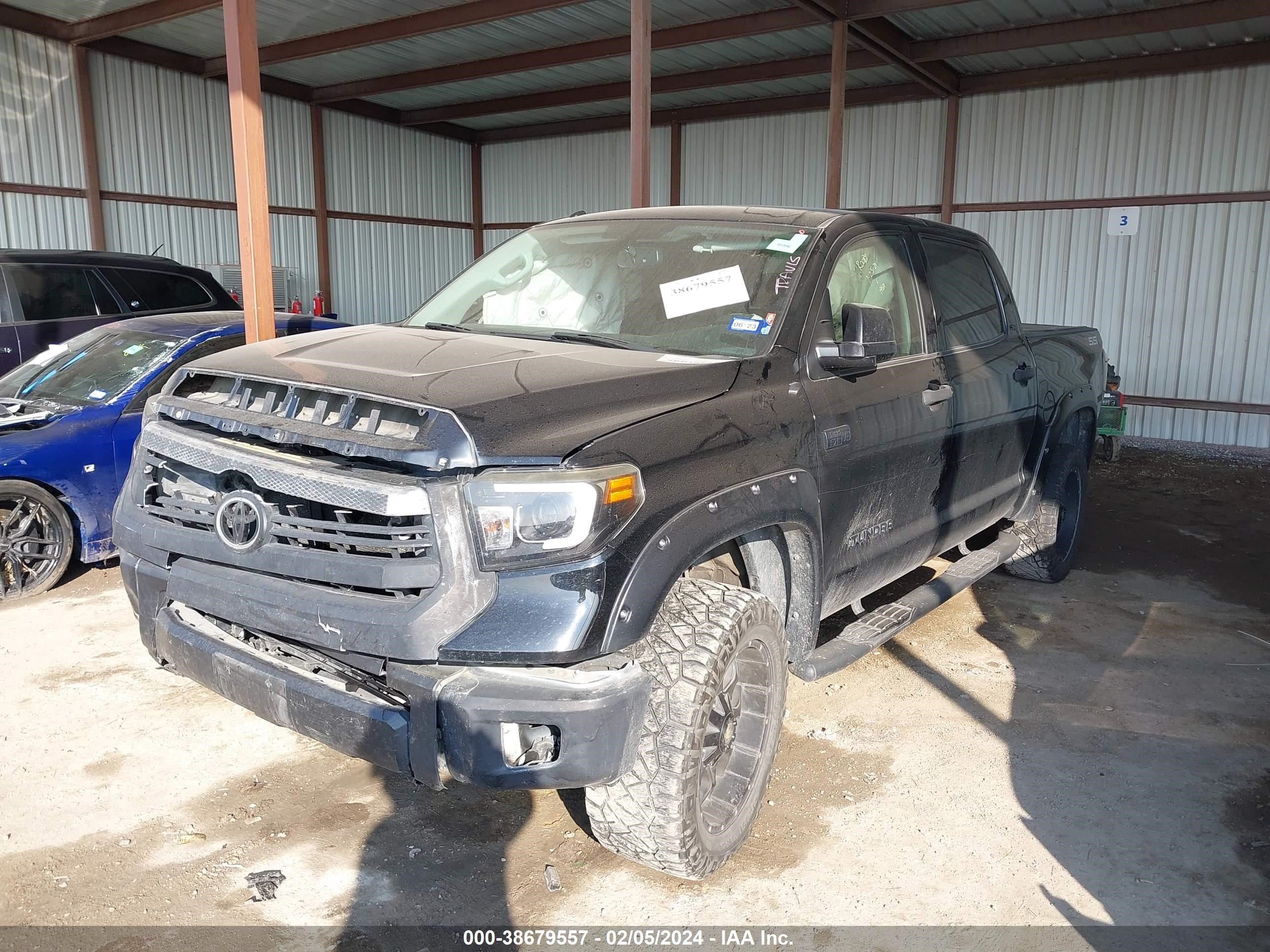 Photo 1 VIN: 5TFDW5F13HX606800 - TOYOTA TUNDRA 