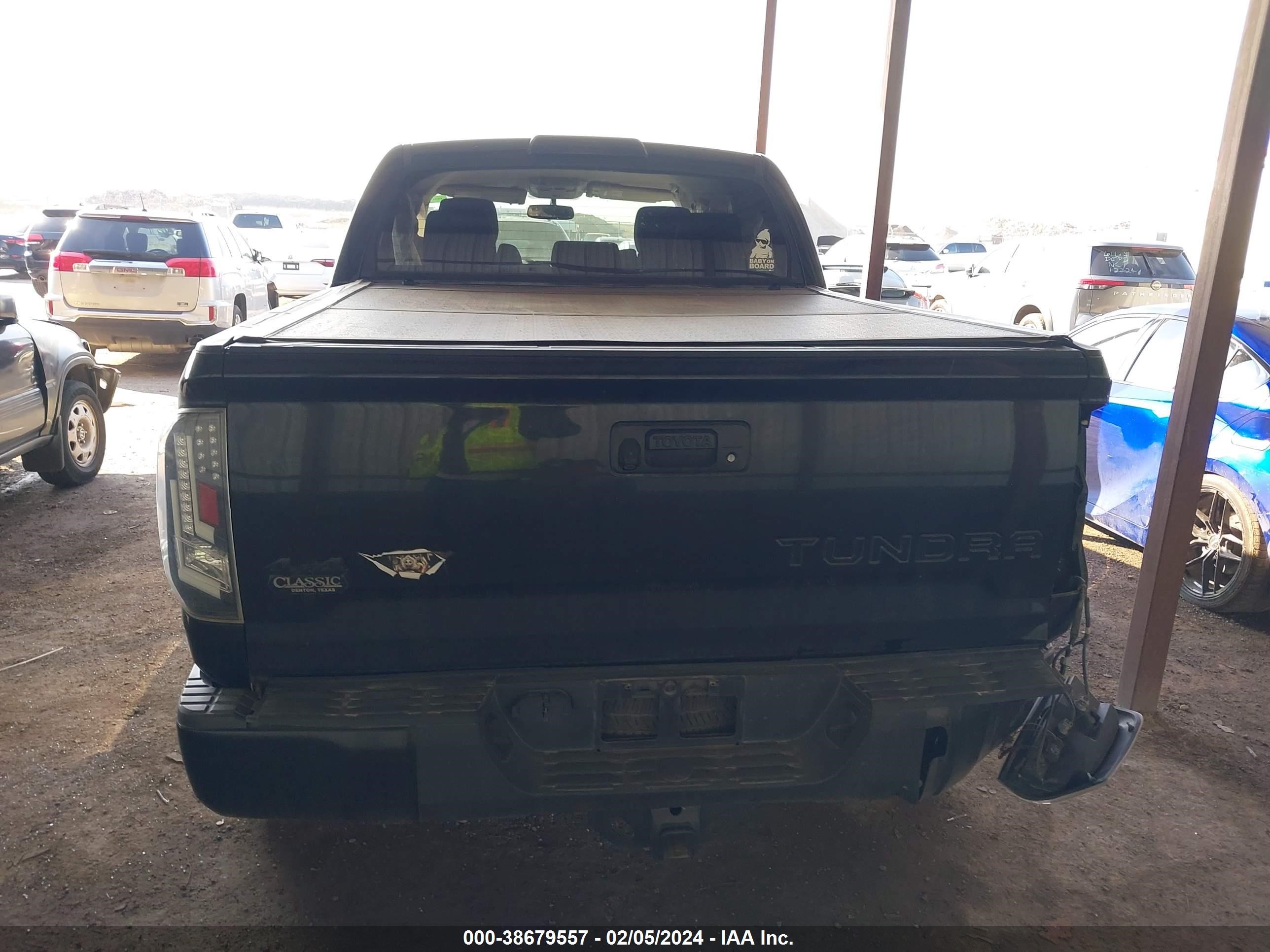 Photo 15 VIN: 5TFDW5F13HX606800 - TOYOTA TUNDRA 