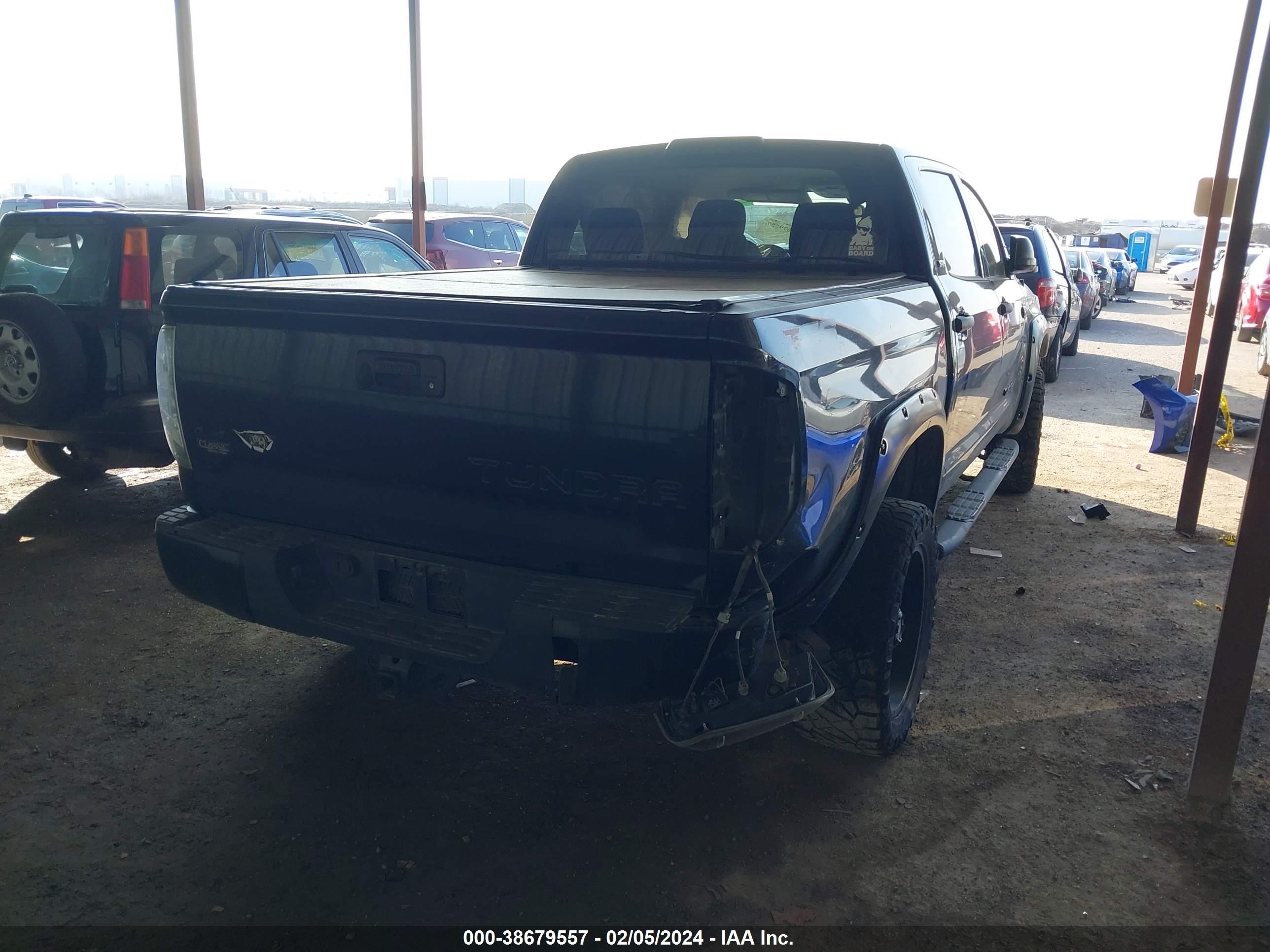 Photo 3 VIN: 5TFDW5F13HX606800 - TOYOTA TUNDRA 