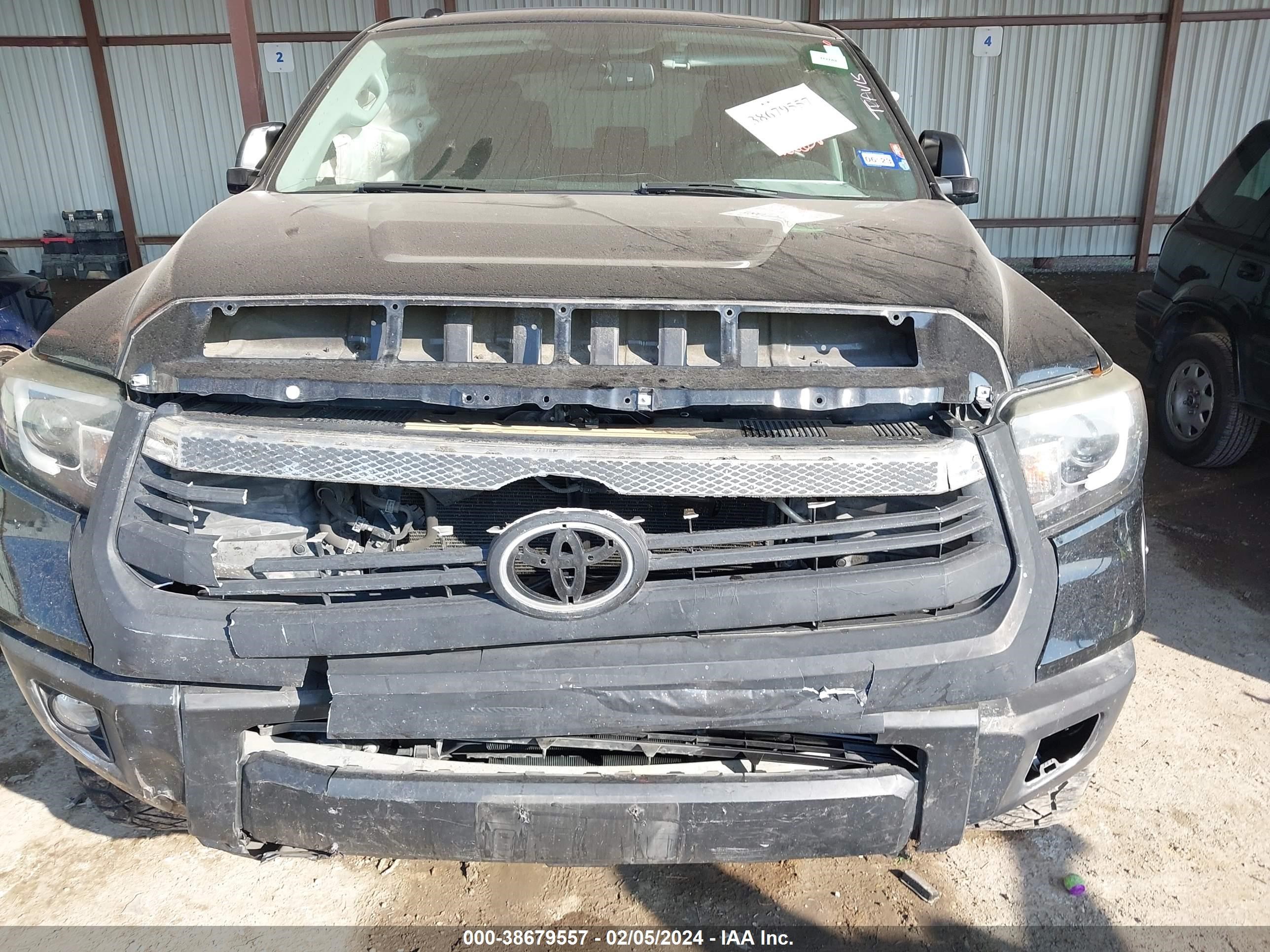 Photo 5 VIN: 5TFDW5F13HX606800 - TOYOTA TUNDRA 