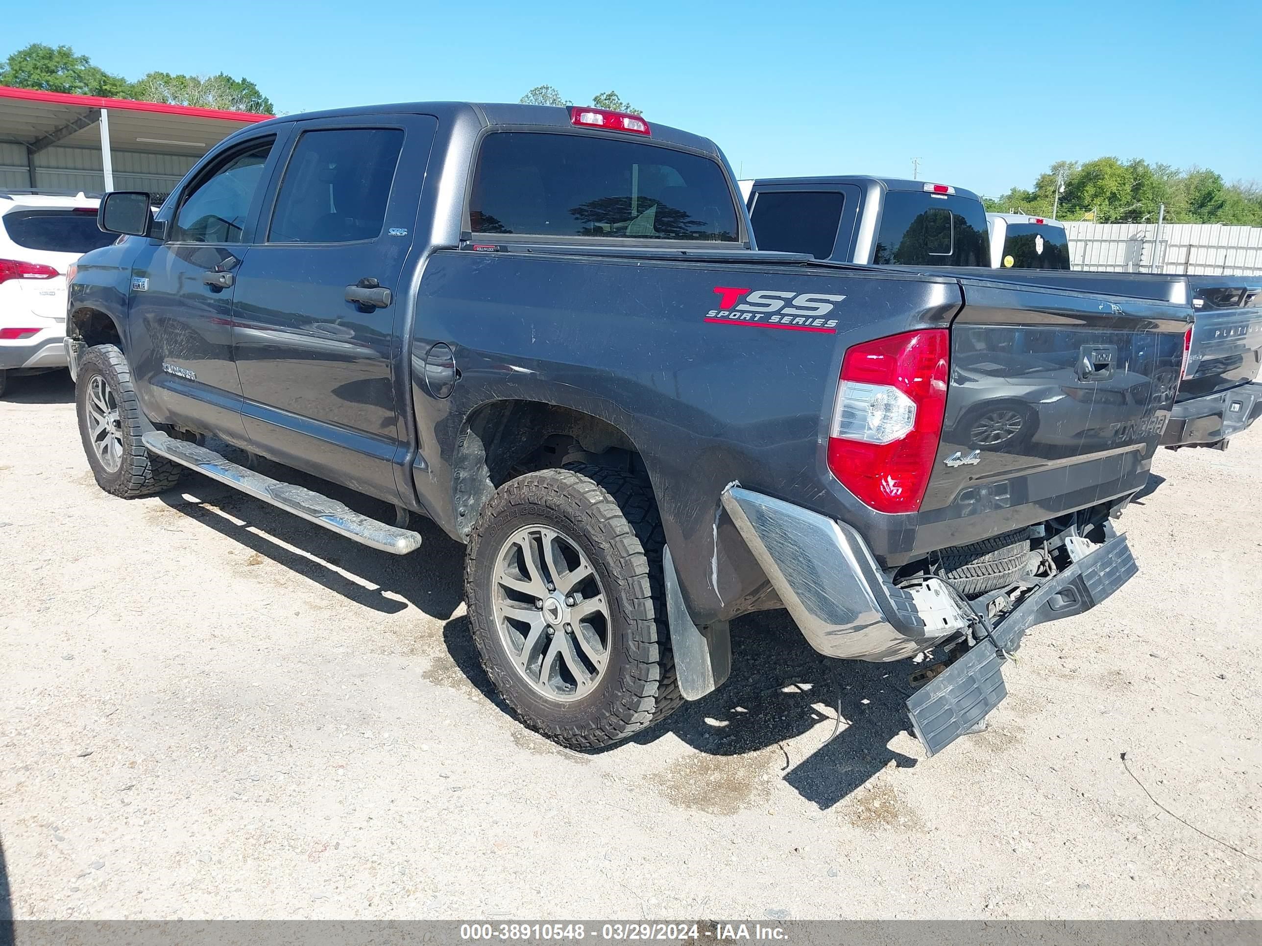 Photo 2 VIN: 5TFDW5F13HX619403 - TOYOTA TUNDRA 