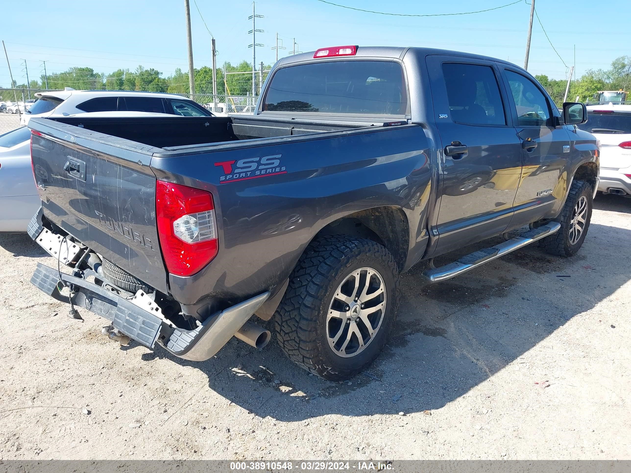 Photo 3 VIN: 5TFDW5F13HX619403 - TOYOTA TUNDRA 