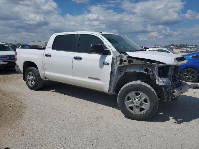 Photo 3 VIN: 5TFDW5F13HX640915 - TOYOTA TUNDRA CRE 