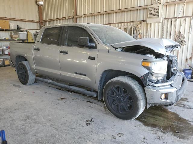 Photo 3 VIN: 5TFDW5F13JX698321 - TOYOTA TUNDRA CRE 