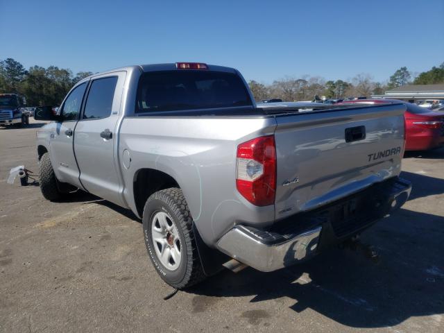 Photo 2 VIN: 5TFDW5F13JX768819 - TOYOTA TUNDRA CRE 