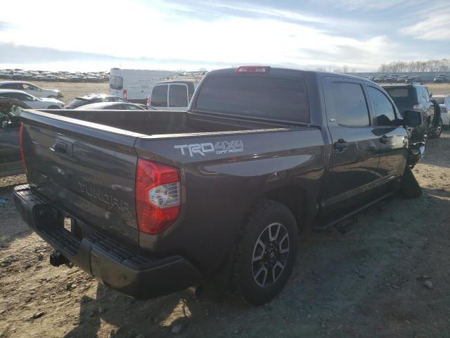 Photo 3 VIN: 5TFDW5F13JX769033 - TOYOTA TUNDRA SR5 