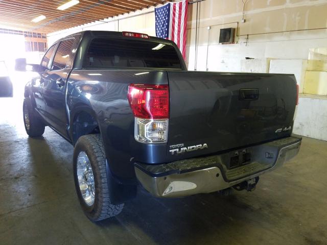 Photo 2 VIN: 5TFDW5F14AX105789 - TOYOTA TUNDRA CRE 