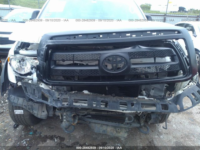 Photo 5 VIN: 5TFDW5F14CX212876 - TOYOTA TUNDRA 4WD TRUCK 