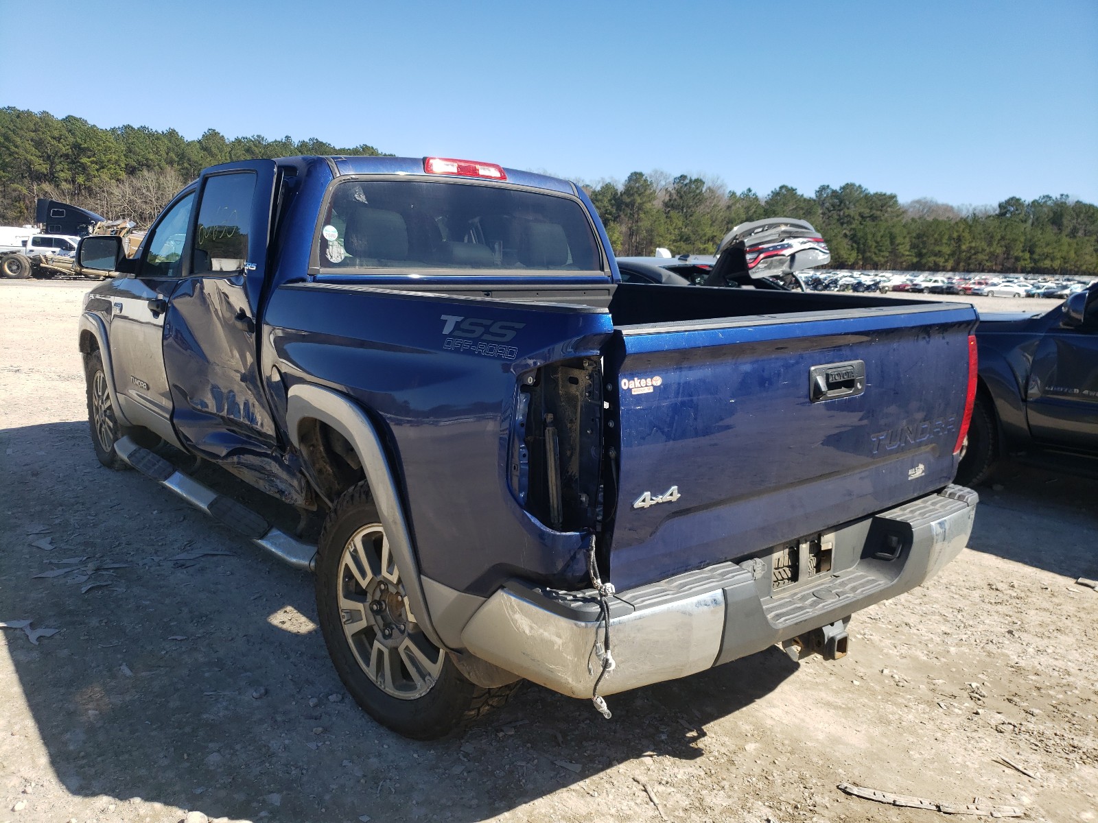 Photo 2 VIN: 5TFDW5F14FX424228 - TOYOTA TUNDRA CRE 