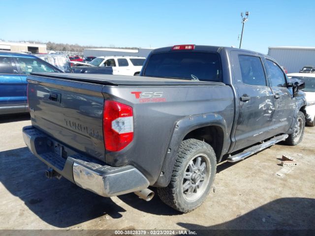 Photo 3 VIN: 5TFDW5F14GX561817 - TOYOTA TUNDRA 