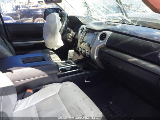 Photo 4 VIN: 5TFDW5F14GX561817 - TOYOTA TUNDRA 